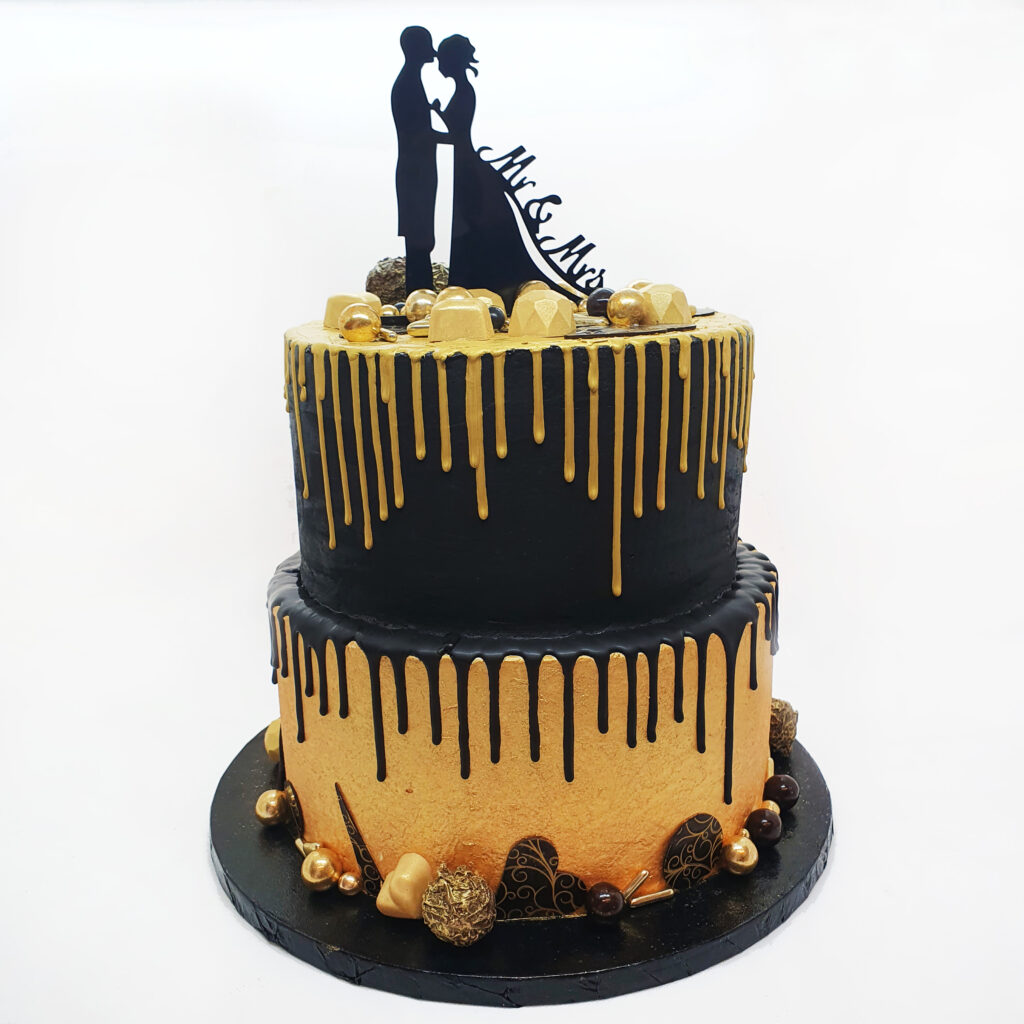 20210721_DasfeineBackwerk_Black&Gold_Hochzeitstorte