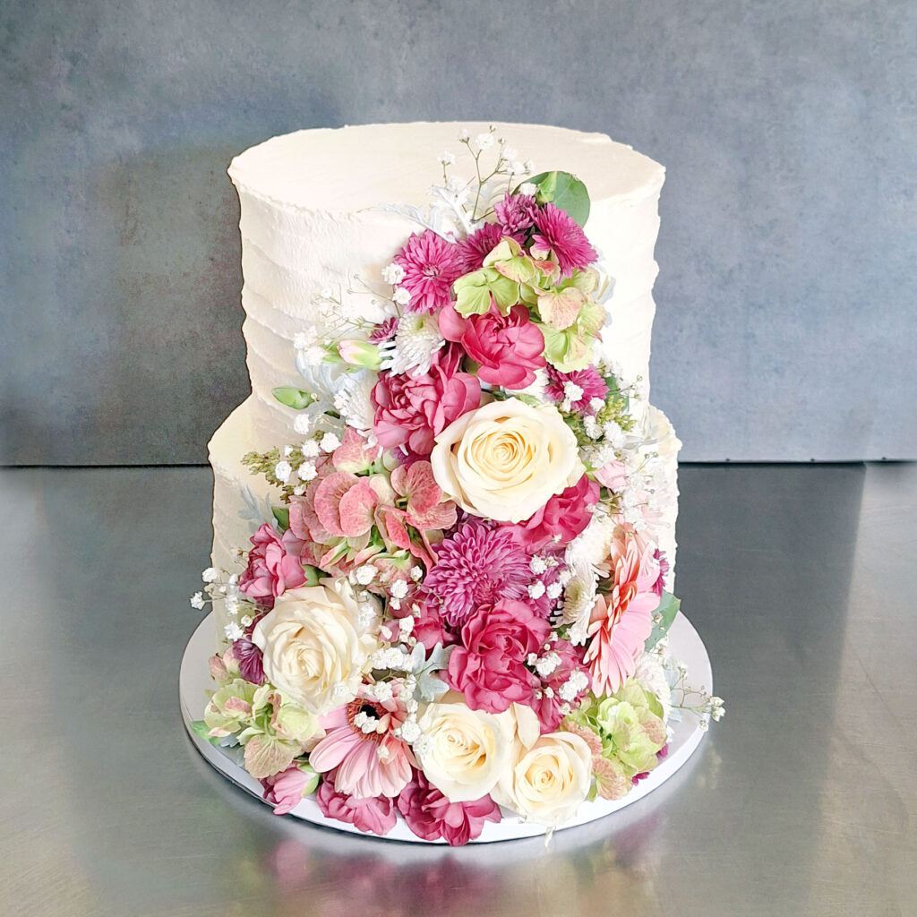 DasfeineBackwerk_Hochzeitstorte_Blumen